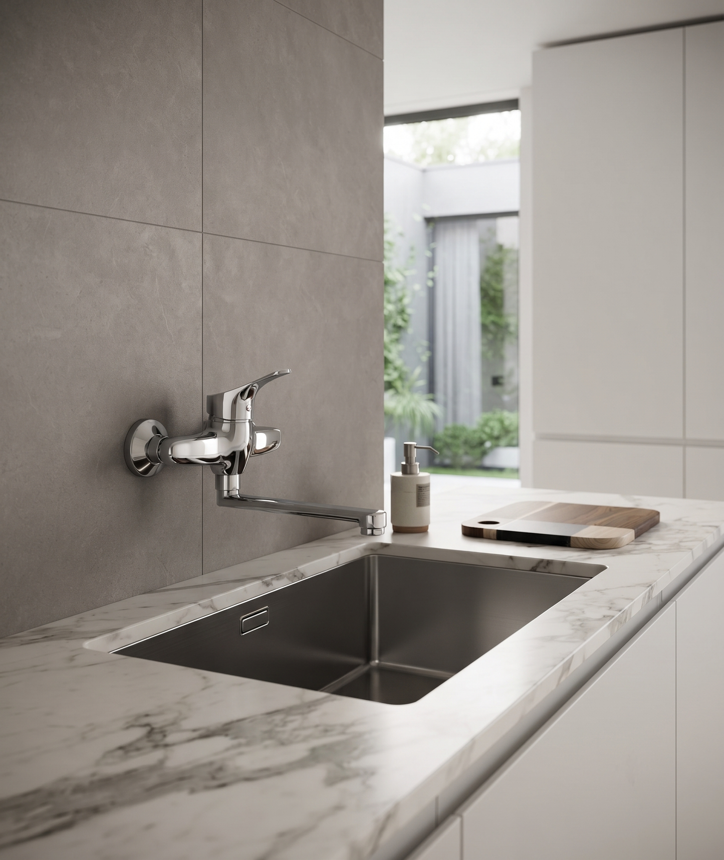 Trend - Monocomando lavello a muro con canna piatta da 17cm